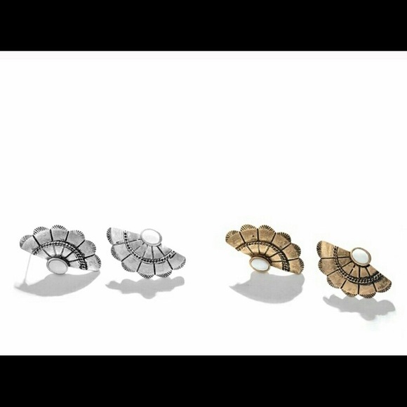 Sea Goddess Fan Stud Earrings - Picture 4 of 4